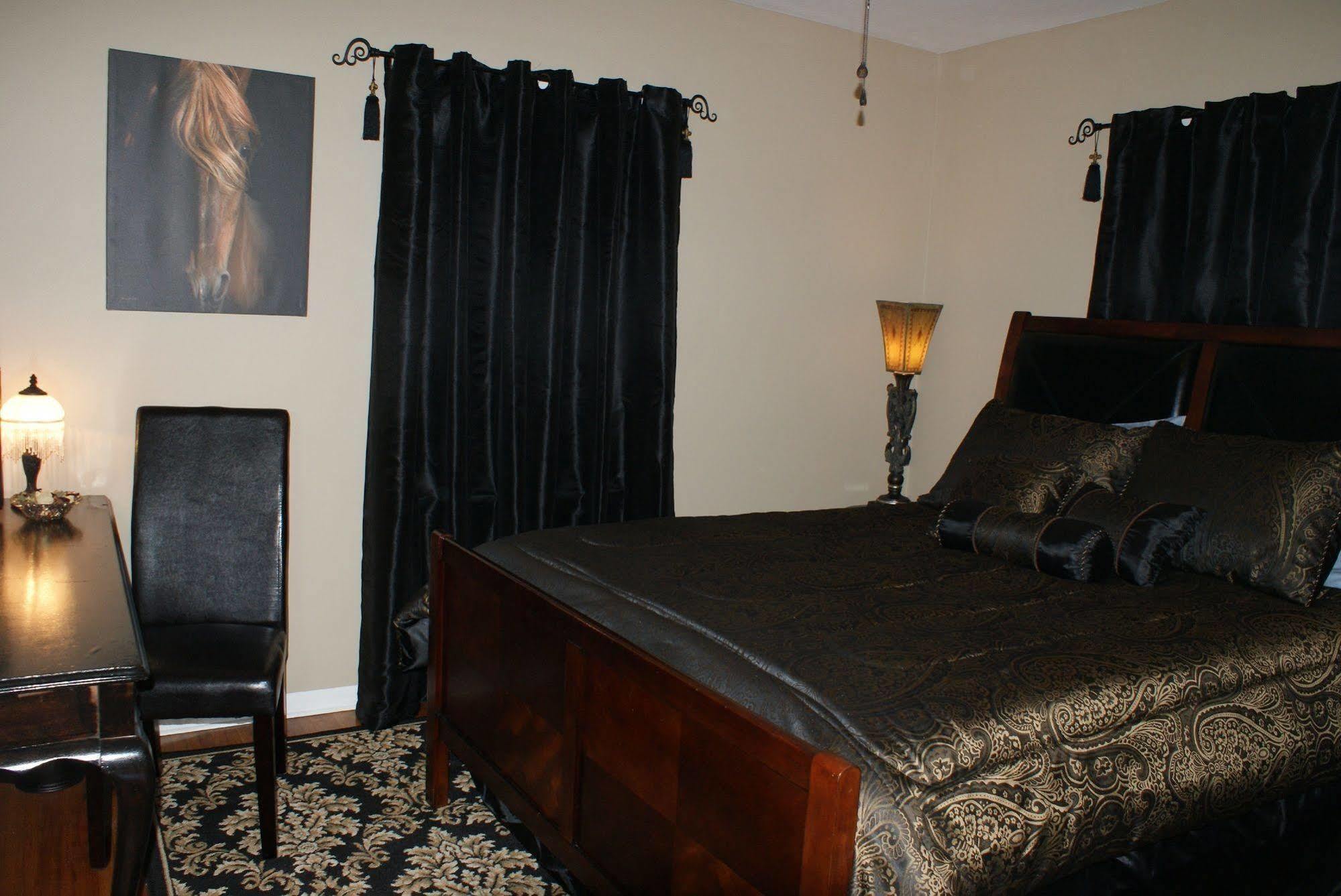 The Foxtrot Inn Ava Екстериор снимка