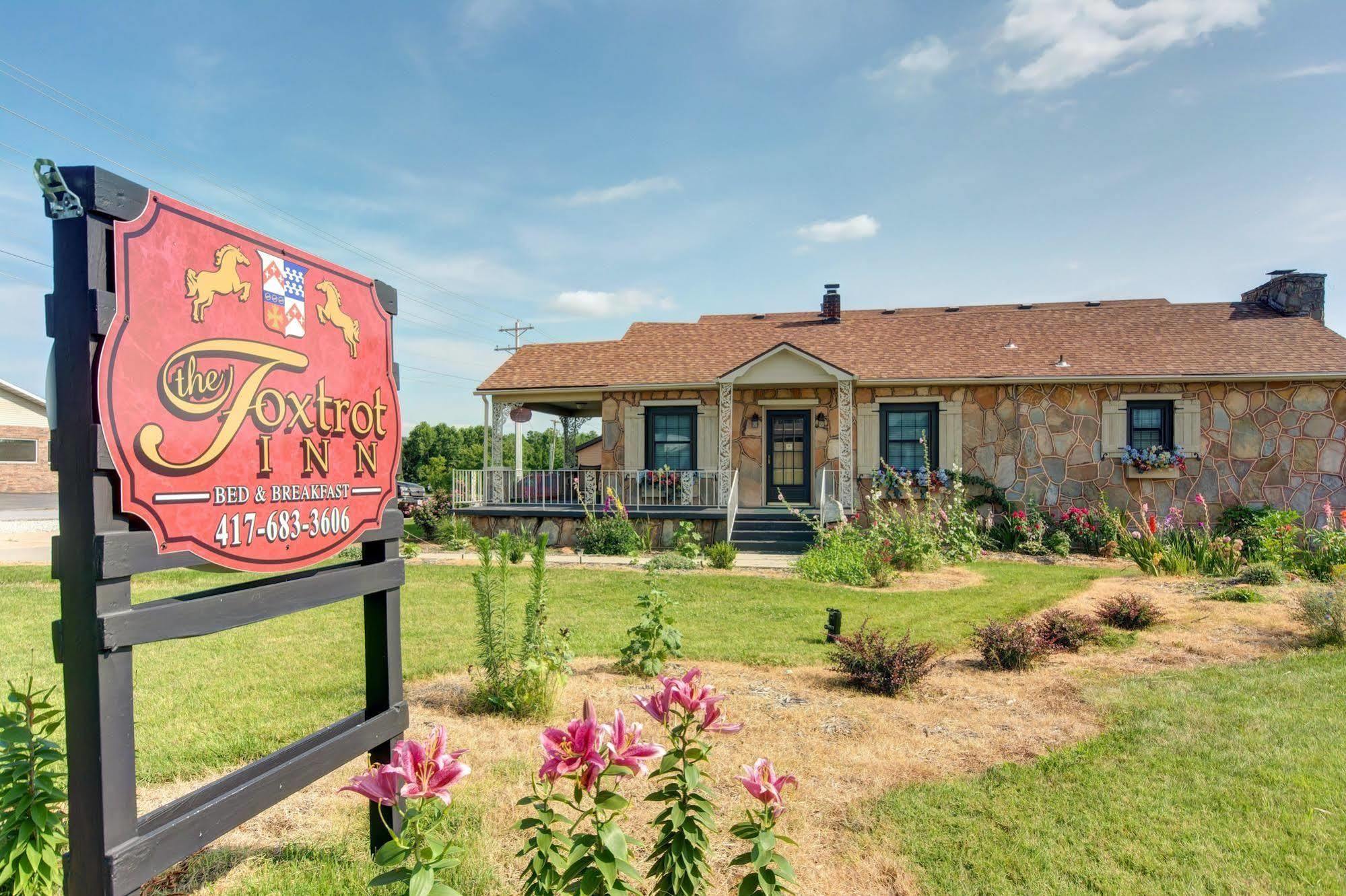 The Foxtrot Inn Ava Екстериор снимка