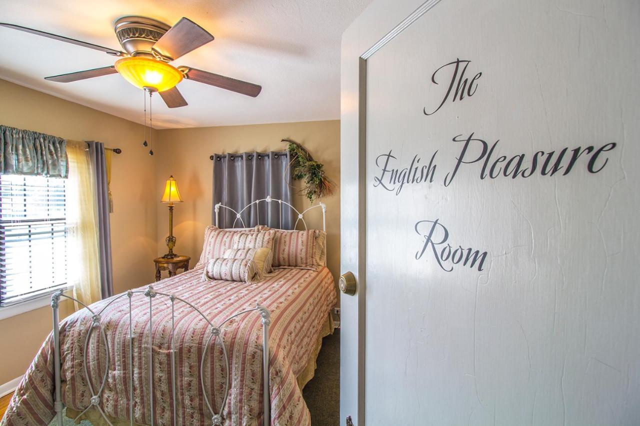The Foxtrot Inn Ava Стая снимка