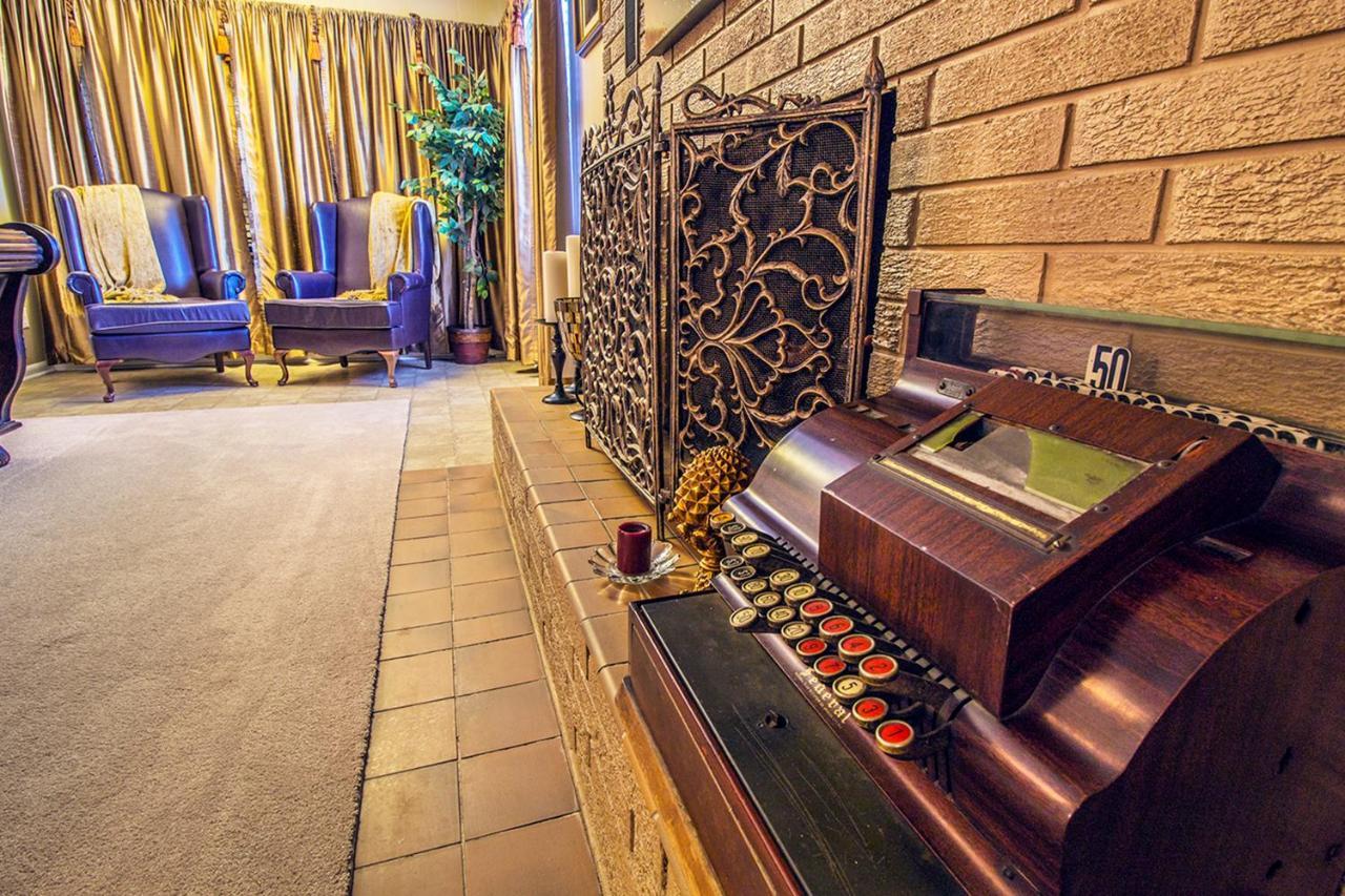 The Foxtrot Inn Ava Стая снимка