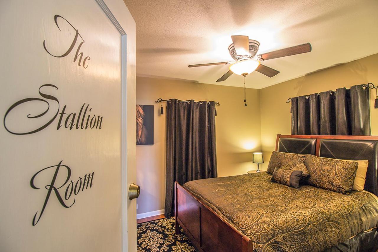 The Foxtrot Inn Ava Стая снимка